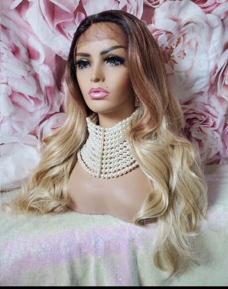 Lace front wig - Picture 3 of 5